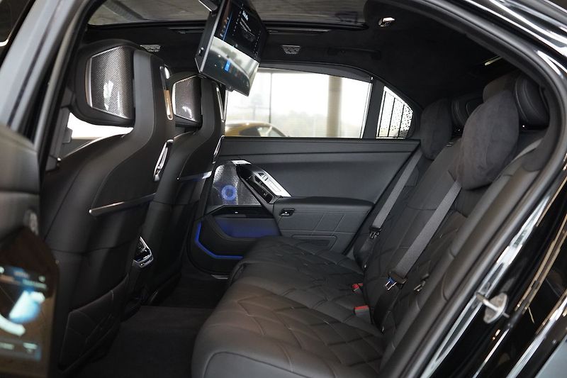 BMW Řada 7 750e xDrive,Televize,EL. dveře - fotka 44 z 50