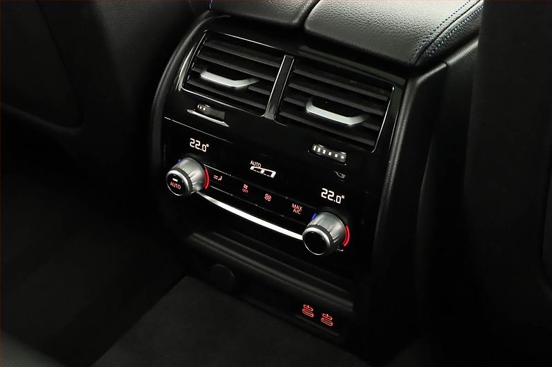 BMW Řada 5 (2023) 530d xDrive - fotka 17 z 20