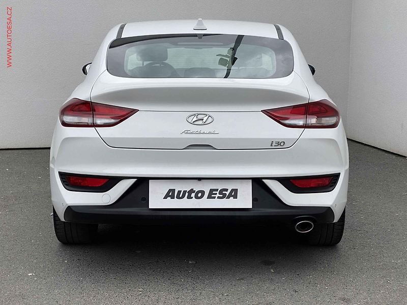 Hyundai i30 (2020) 1.4 T-GDi FastBack, 1.maj,ČR - fotka 5 z 19