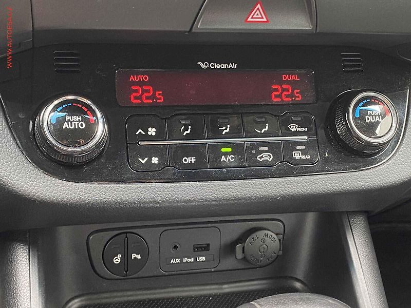 Kia Sportage (2013) 2.0 CRDi AWD, Premium, AT - fotka 17 z 21
