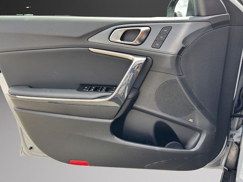 Kia Ceed (2026) 1,6 T-GDi GPF 7DCT TOP 110 KW - fotka 11 z 12