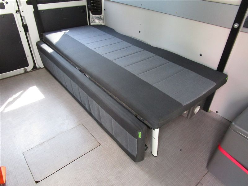 Peugeot Boxer 2.2HDi, Obytný, 5 míst - fotka 47 z 67