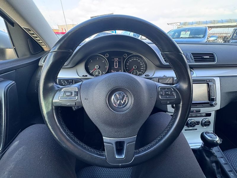 Volkswagen Passat (2012) 1,6 TDI 77 KW KOLA STK - fotka 18 z 46