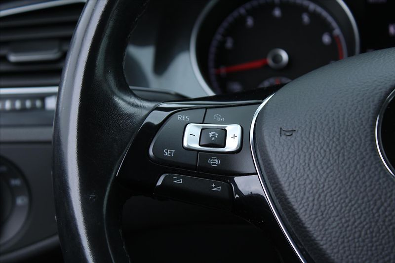Volkswagen Golf 1.0 TSI 85kW COMFORTLINE ČR - fotka 14 z 26