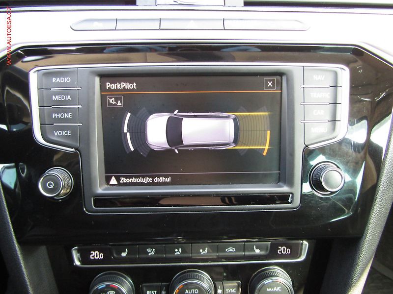 Volkswagen Passat (2015) 2.0 TDi, Highline, TZ - fotka 16 z 19