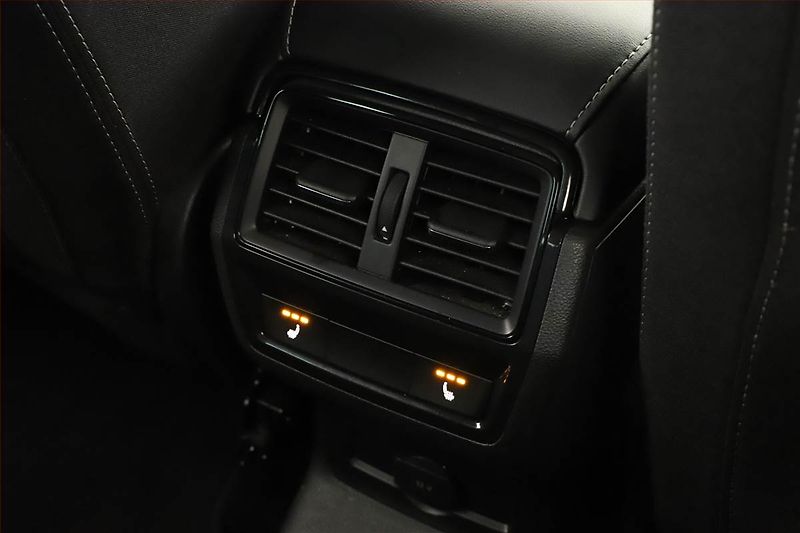 Škoda Karoq (2024) 2.0 TDI, Sportline, Navigace - fotka 17 z 20