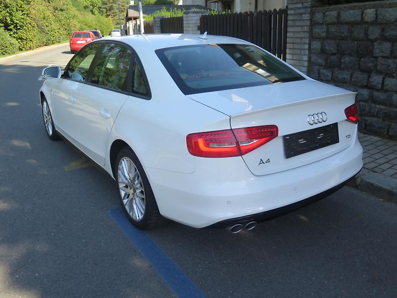 Audi A4 A4 2,0 TDI FULL S-LINE - fotka 7 z 23