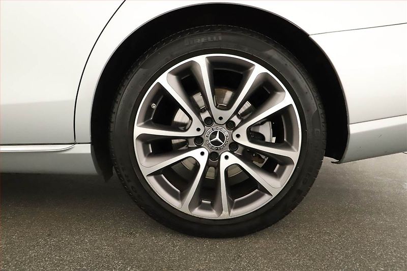 Mercedes-Benz Třídy E (2019) E 200 d - fotka 20 z 20