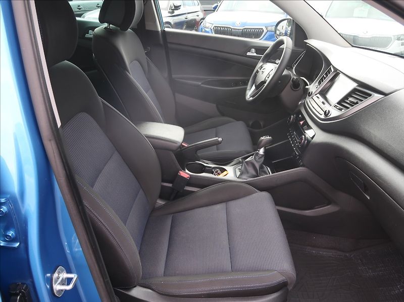 Hyundai Tucson 2,0 CRDi,100kW,1majČR,4x4,S.kn - fotka 13 z 31
