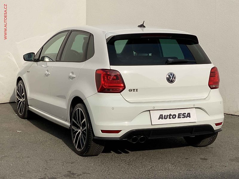 Volkswagen Polo (2015) 1.8 TSi, GTi, DSG, LED, navi - fotka 6 z 18