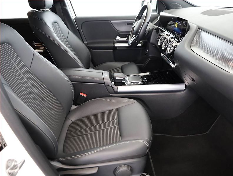 Mercedes-Benz GLA (2022) 180 d - fotka 7 z 19