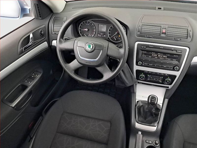 Škoda Octavia (2011) 2.0 TDI, Serv.kniha, Xenony - fotka 7 z 16