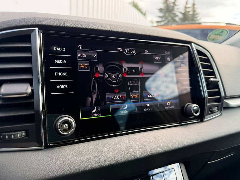 Škoda Karoq Ambition 1,5 TSI 110 kW 6° MP - fotka 15 z 41