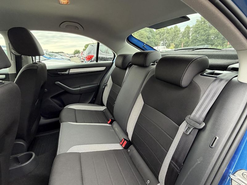 Škoda Rapid 1.0 TSI DPH - fotka 5 z 14