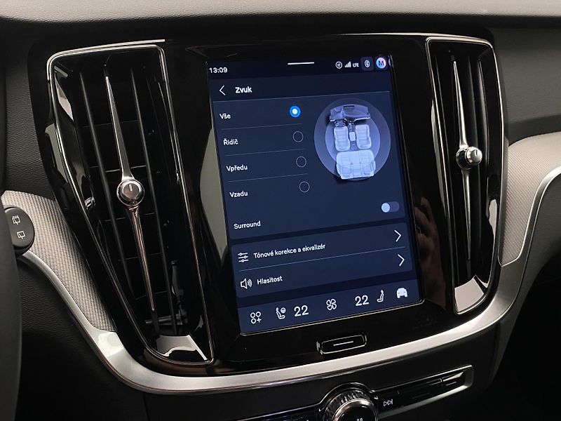 Volvo V60 (2026) T6 AWD Plug-in DARK PLUS - fotka 57 z 64