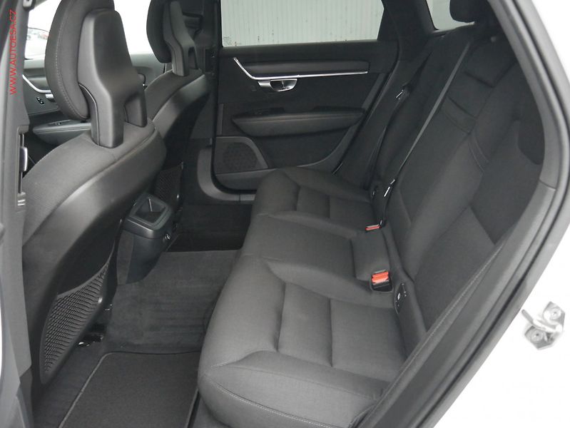Volvo V90 (2018) 2.0D, LED, TZ, park.asist - fotka 10 z 27