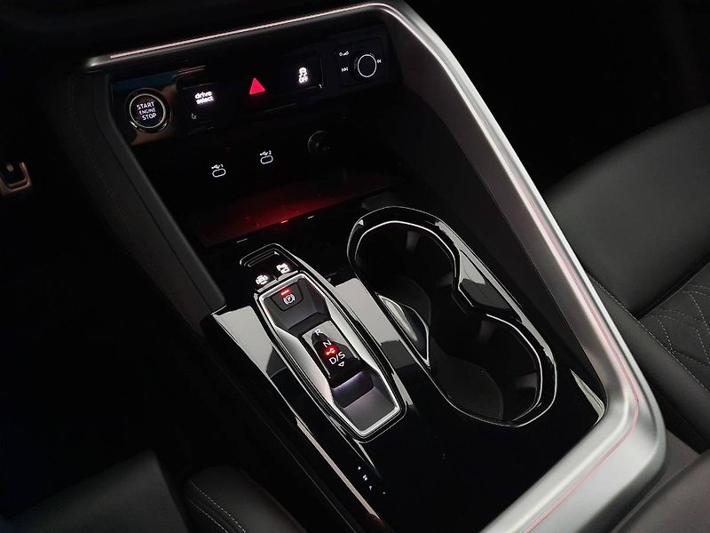Audi Q5 (2025) 2.0 TDI quattro (150kW/204k) S - fotka 13 z 25