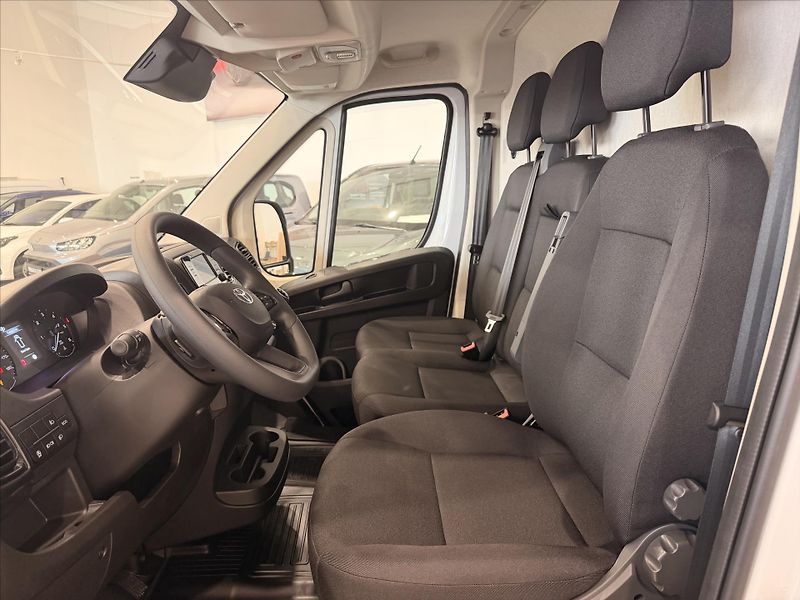 Toyota ProAce (2025) 2,2 Diesel (120hp) 6MT  MAX Ac - fotka 6 z 8