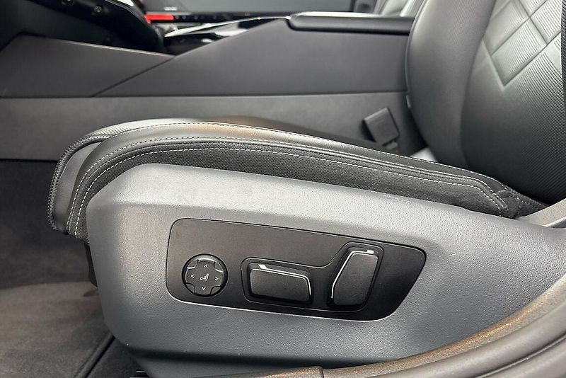BMW Řada 5 540d xDrive Sedan - fotka 15 z 16