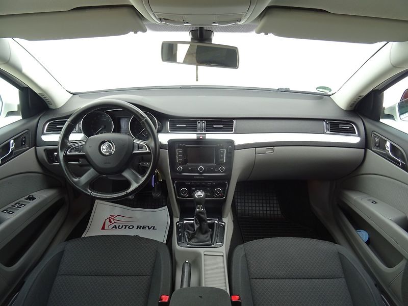 Škoda Superb (2013) 2.0TDi,103kW,1maj,S.kni,navi - fotka 16 z 24