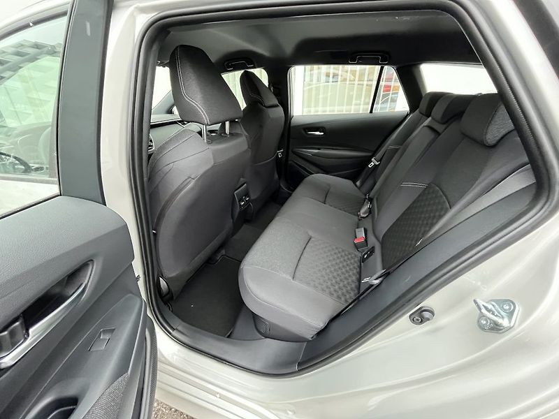 Toyota Corolla 1,8 HEV, Comfort Tech - fotka 8 z 23