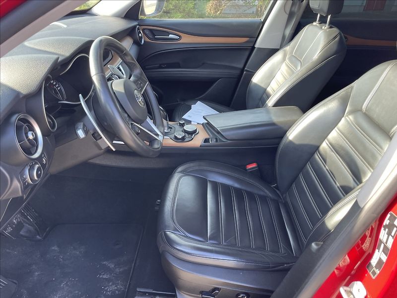 Alfa Romeo Stelvio 2,0 Turbo 280k Q4 AT8 4x4 Tažn - fotka 7 z 30