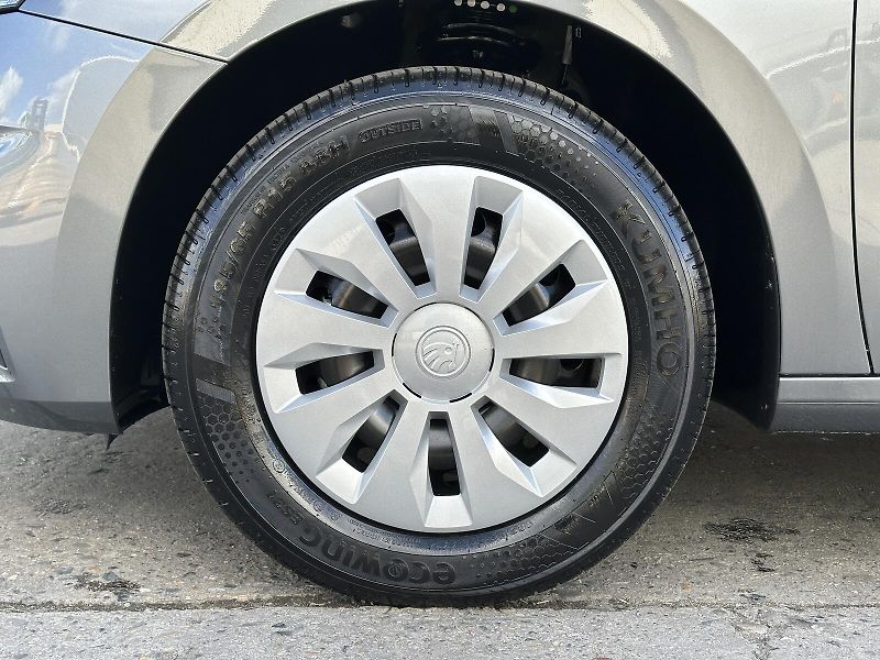 Škoda Fabia 1.0TSi Selection 95PS LED V.Co - fotka 8 z 37