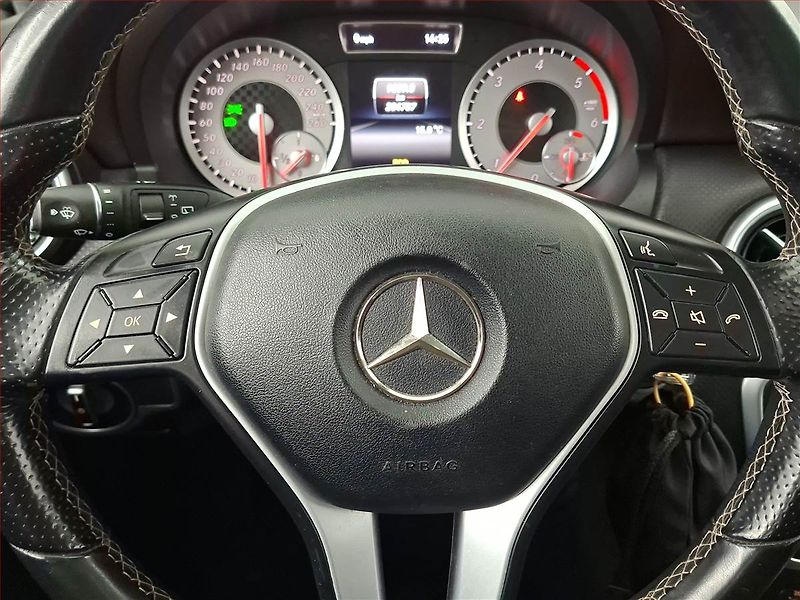 Mercedes-Benz Třídy A (2014) A 180 d, Navi, Xenony - fotka 18 z 20