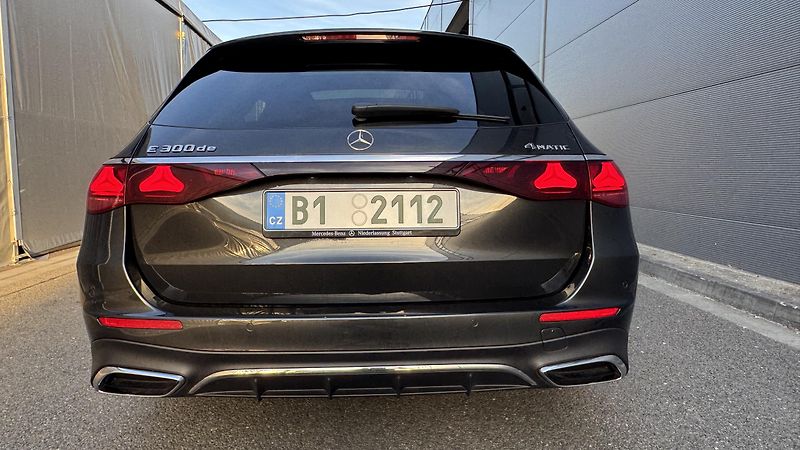 Mercedes-Benz Třídy E (2025) E300de 4MATIC AMG,DIGI LIGHT - fotka 24 z 27