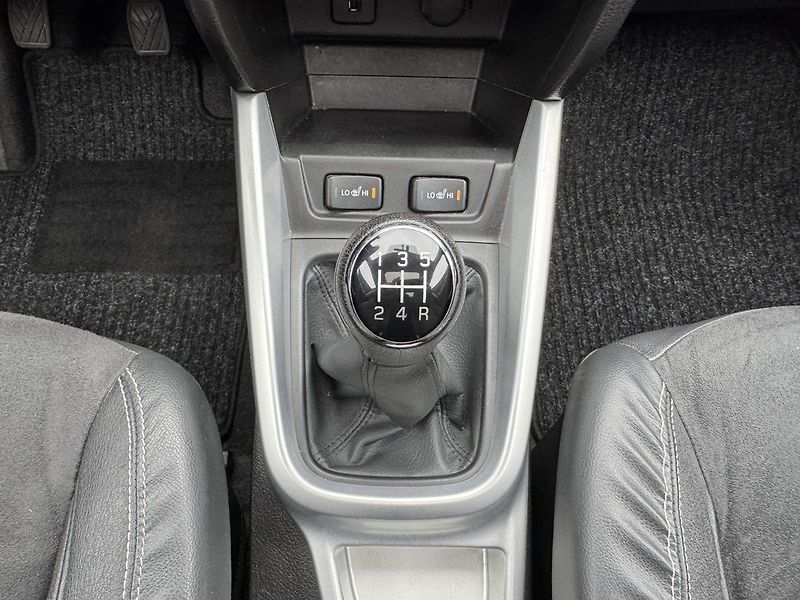 Suzuki Vitara (2015) 1.6i VVT LED Navi Pano Kamera - fotka 9 z 49