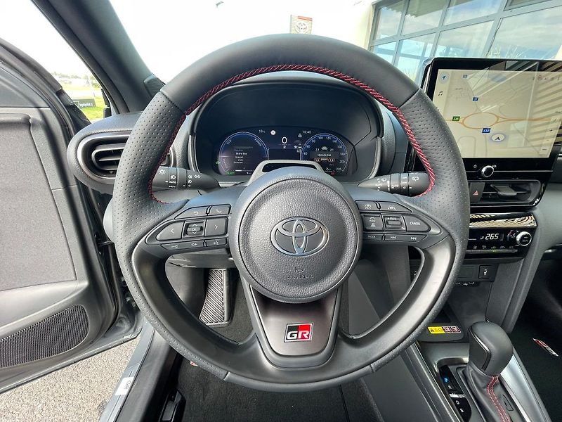 Toyota Yaris Cross 1.5 Hybrid 130k GR SPORT TECH - fotka 29 z 31
