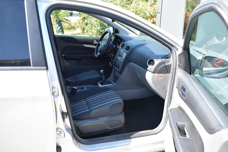 Ford Focus 1,6 16V STYLE,TZ,SERVIS,TOP! - fotka 12 z 16