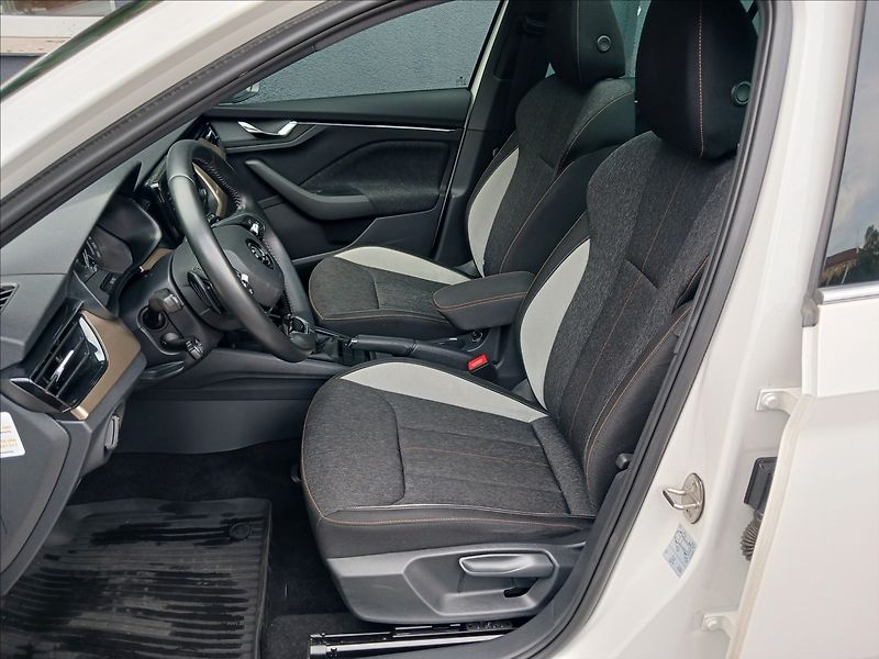 Škoda Scala 1,5 TSI 110kW DSG7, PANORAMA - fotka 18 z 24