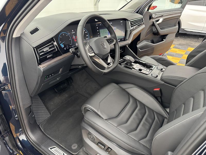 Volkswagen Touareg 3.0Tdi*1-MAJ*DPH*ELEGANCE* - fotka 9 z 46