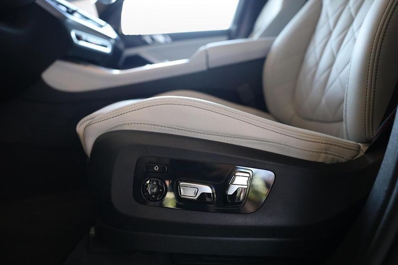 BMW X5 xDrive30d - fotka 30 z 35