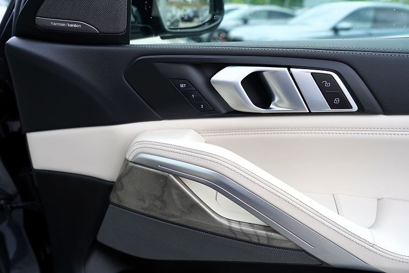 BMW X6 M50i xDrive Lasery, ČR, 530PS - fotka 24 z 48
