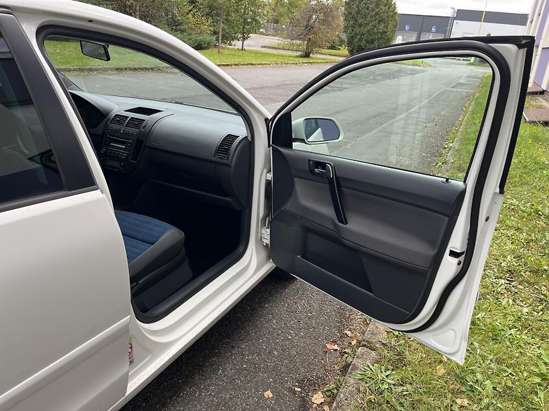 Volkswagen Polo 1,2 12V Trend / servis.kn. - fotka 19 z 33