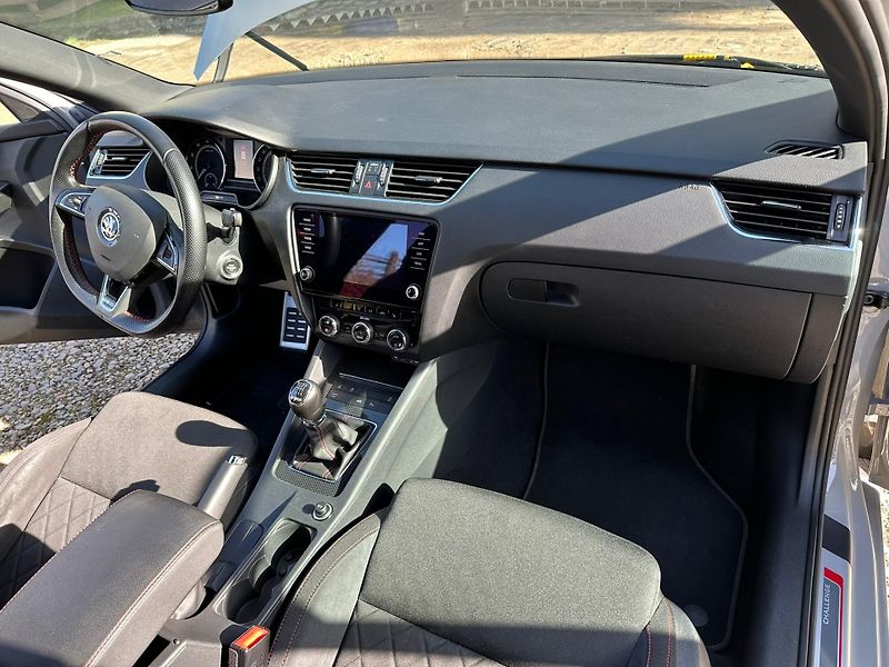 Škoda Octavia (2017) Škoda octavia III RS - fotka 8 z 15