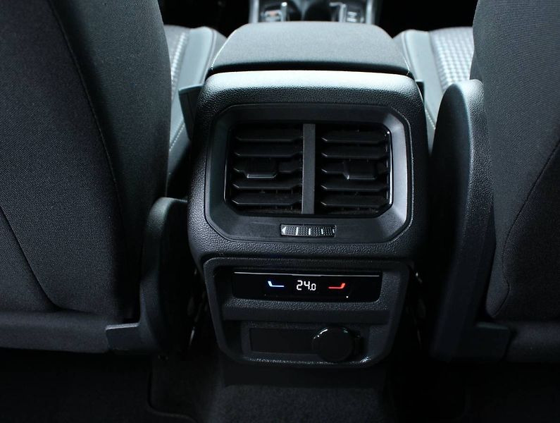 Volkswagen Tiguan (2022) 1.5 TSI 110kW LED manuál - fotka 35 z 35