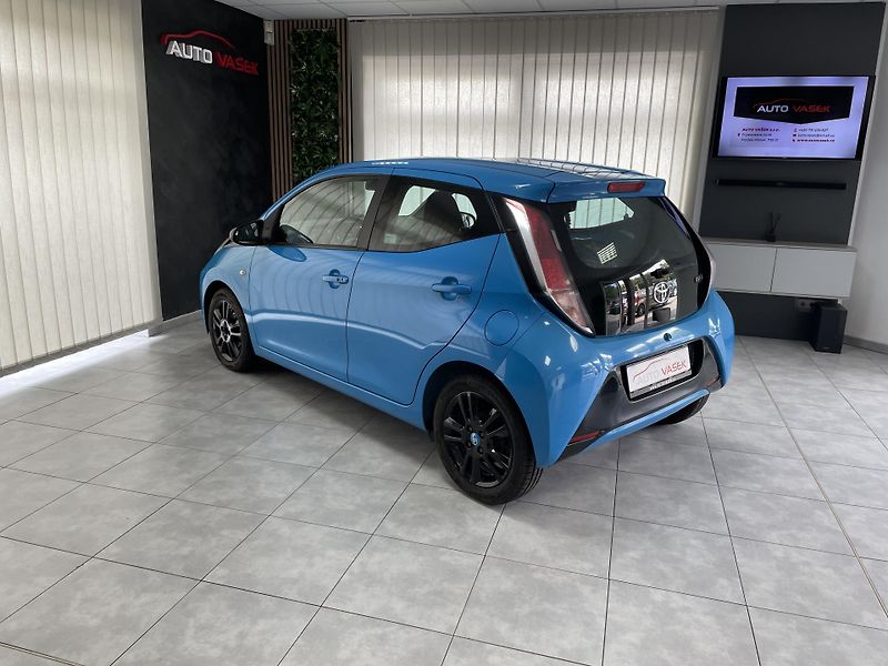Toyota Aygo 1.0 i AUTOMAT REZERVACE  - fotka 9 z 27