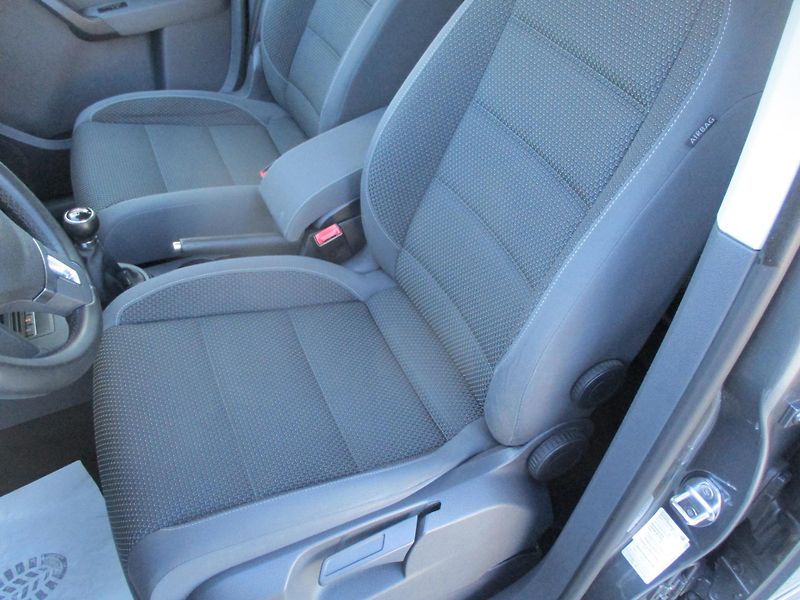 Volkswagen Touran 1,6 TDi CL BlueMotion*TAŽ.ZAŘ. - fotka 20 z 46