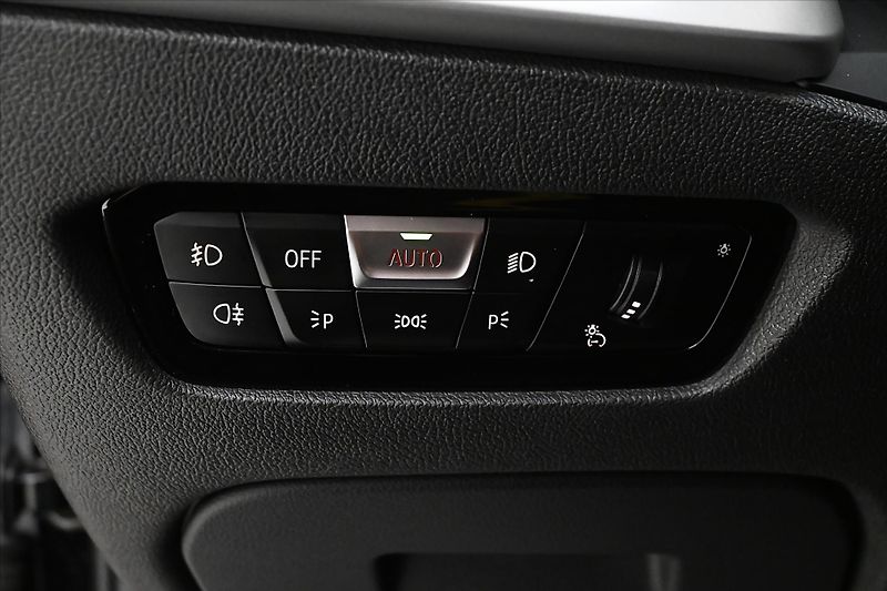 BMW Řada 3 2,0 320d 140 kW Steptronic Zár - fotka 26 z 31