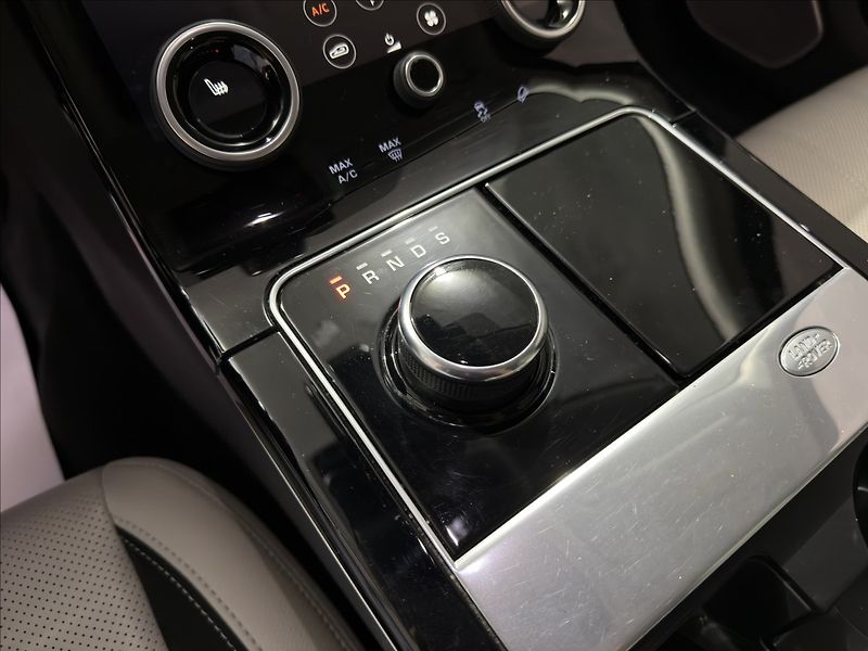 Land Rover Range Rover Velar 2,0   D180 AWD DYNAMIC HSE - fotka 19 z 34