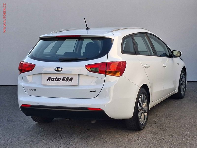 Kia Ceed (2017) 1.4CRDI, ČR, AC, výhřev sed. - fotka 4 z 15