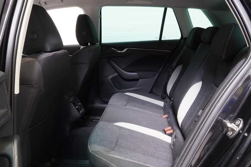 Škoda Kamiq 1.0TSI DSG Style,DPH,ČR,TAŽNÉ - fotka 17 z 29