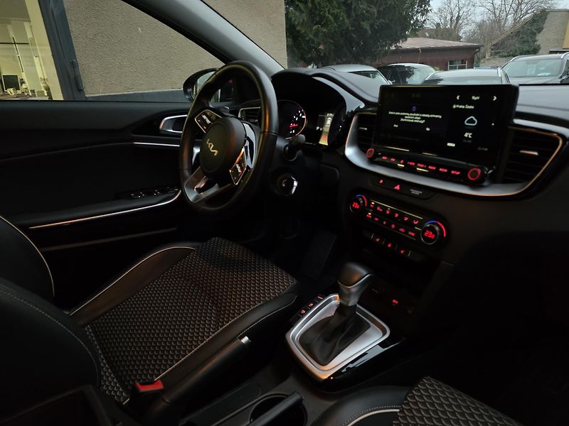 Kia XCeed 1.5-V ZÁRUCE-AUTOMAT-TOP STAV - fotka 4 z 17