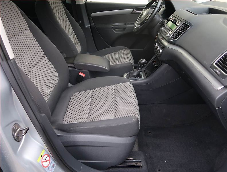 Volkswagen Sharan (2013) 2.0 TDI, Automat, Xenony - fotka 9 z 19