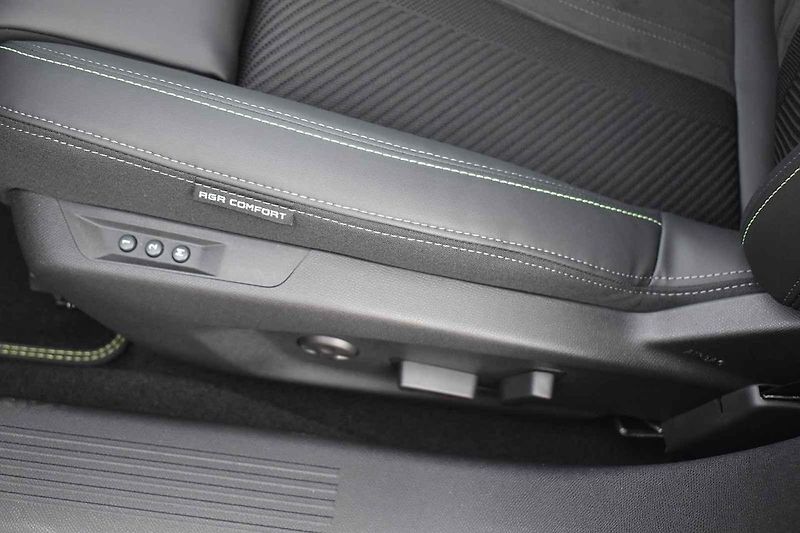 Peugeot 408 je solidně prostorný rodinný vůz s atraktivním vzhledem