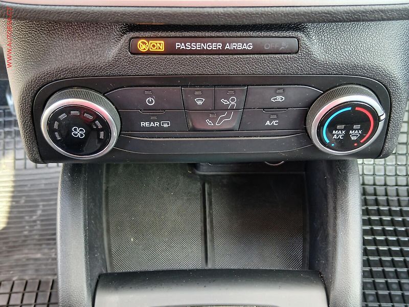 Ford Focus (2019) 1.5 TDCi, AC, temp - fotka 17 z 20