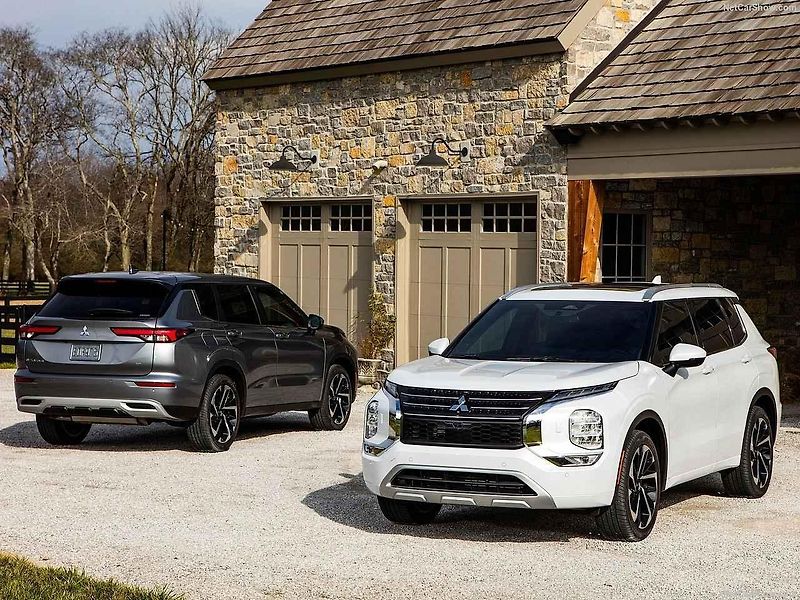 Mová generace SUV Outlander.